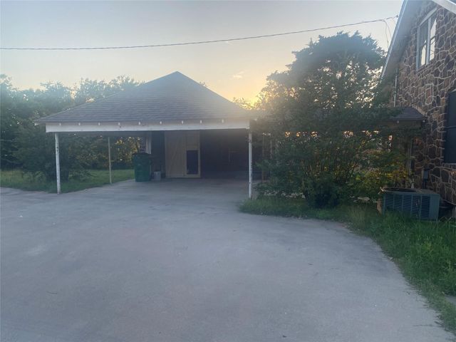 602 E Wise Street, Bowie, TX 76230