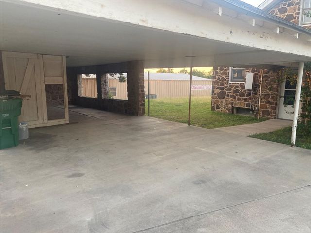 602 E Wise Street, Bowie, TX 76230