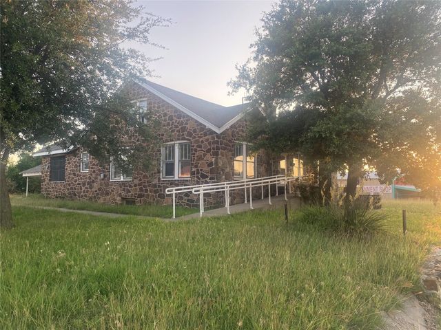 602 E Wise Street, Bowie, TX 76230