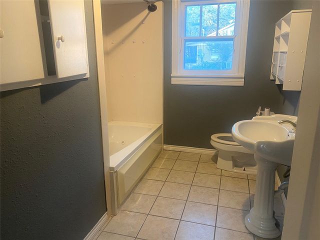 602 E Wise Street, Bowie, TX 76230