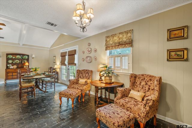 501 S Broad, Chandler, TX 75758