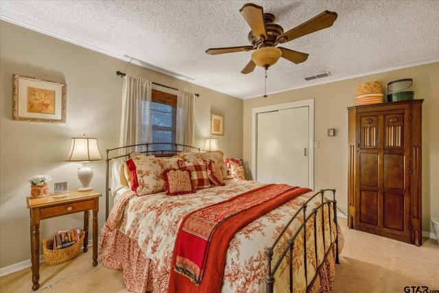 501 S Broad, Chandler, TX 75758