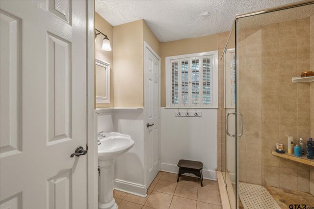 501 S Broad, Chandler, TX 75758