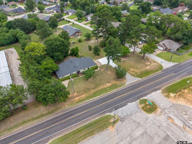501 S Broad, Chandler, TX 75758