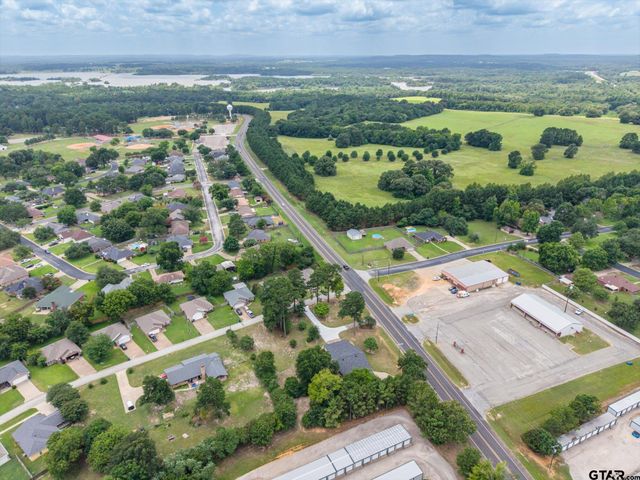 501 S Broad, Chandler, TX 75758