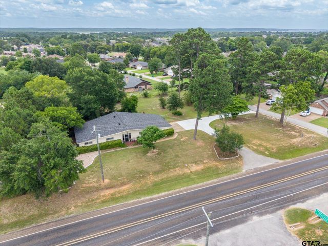 501 S Broad, Chandler, TX 75758