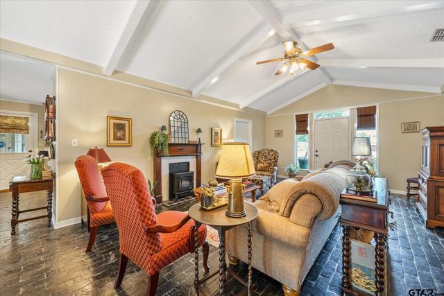 501 S Broad, Chandler, TX 75758