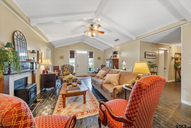 501 S Broad, Chandler, TX 75758