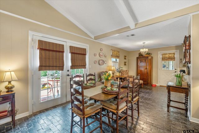 501 S Broad, Chandler, TX 75758