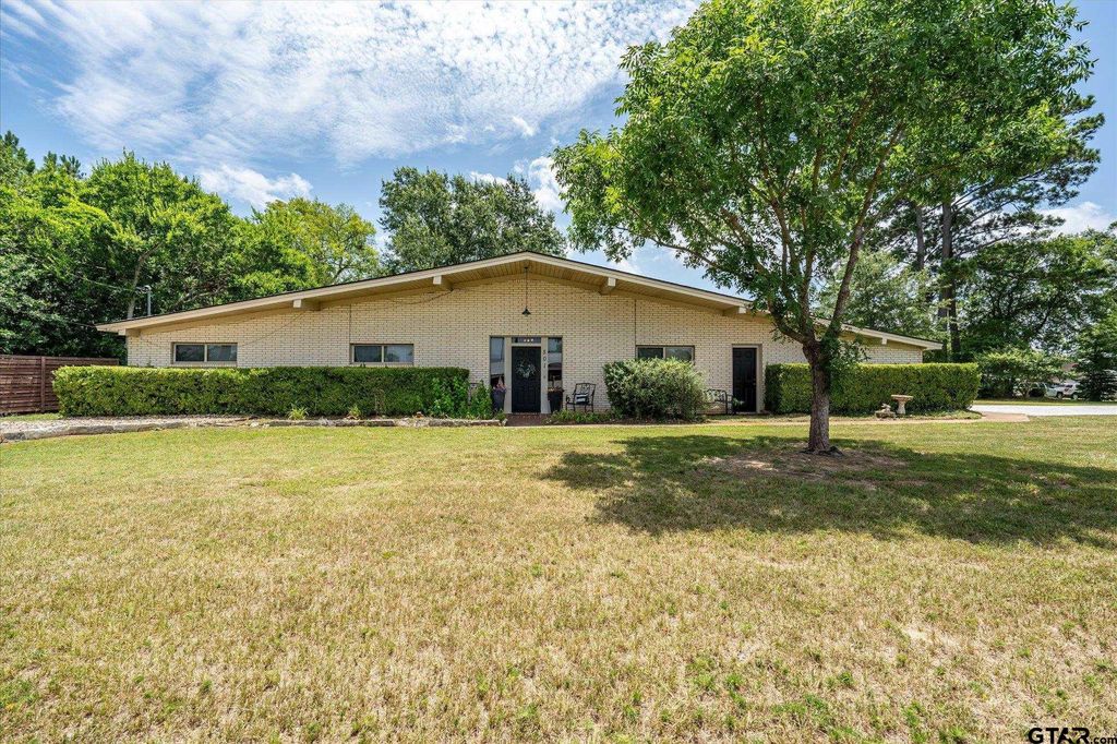 501 S Broad, Chandler, TX 75758