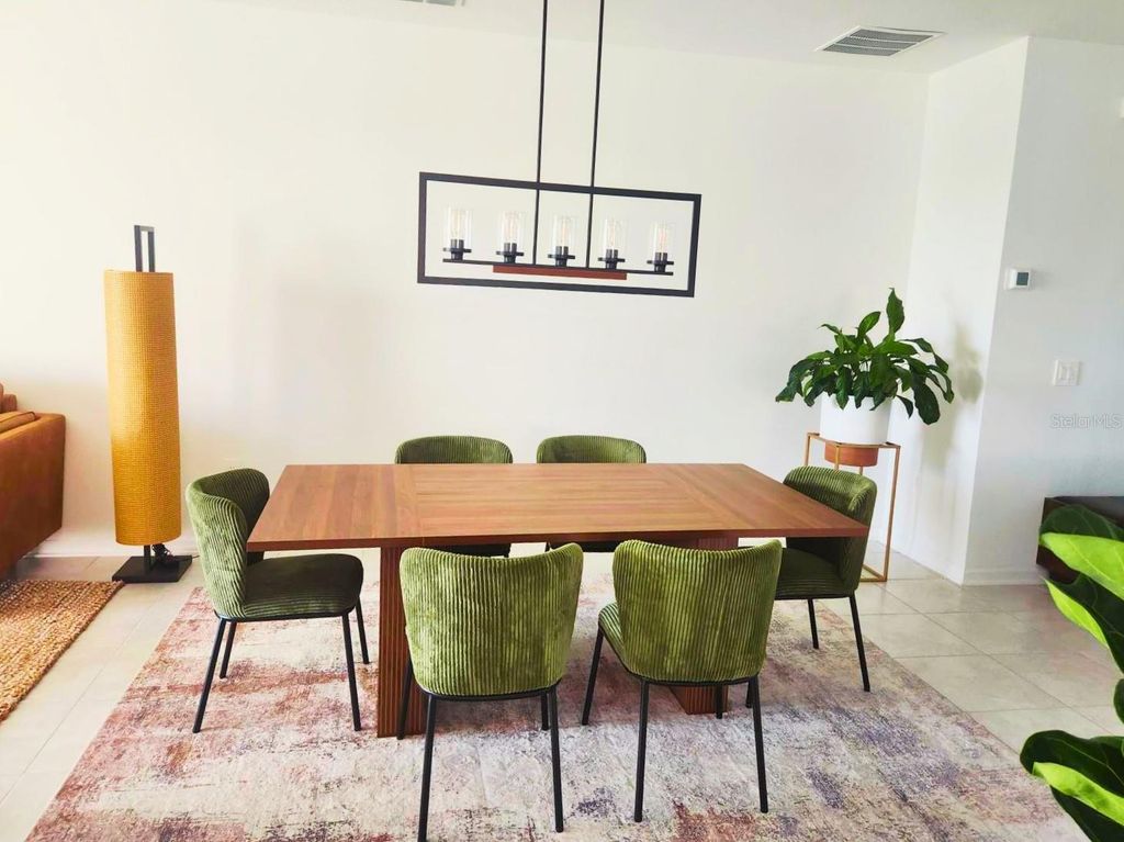 Image 2 of property listing at 4615 WANDSWORTH WAY, Davenport, FL 33837