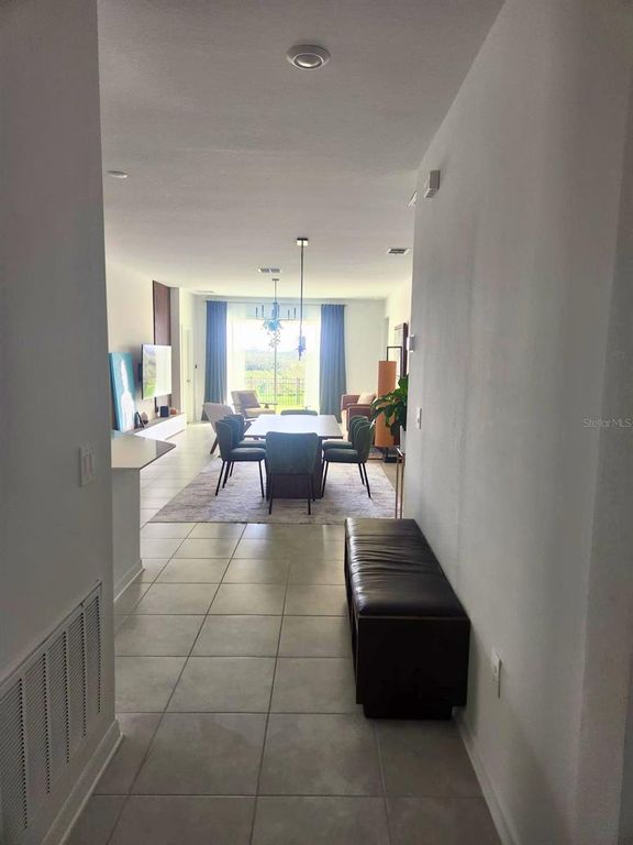 Image 8 of property listing at 4615 WANDSWORTH WAY, Davenport, FL 33837