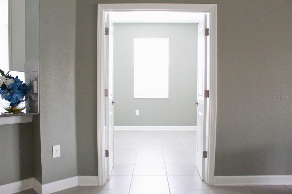 Image 10 of property listing at 4615 WANDSWORTH WAY, Davenport, FL 33837