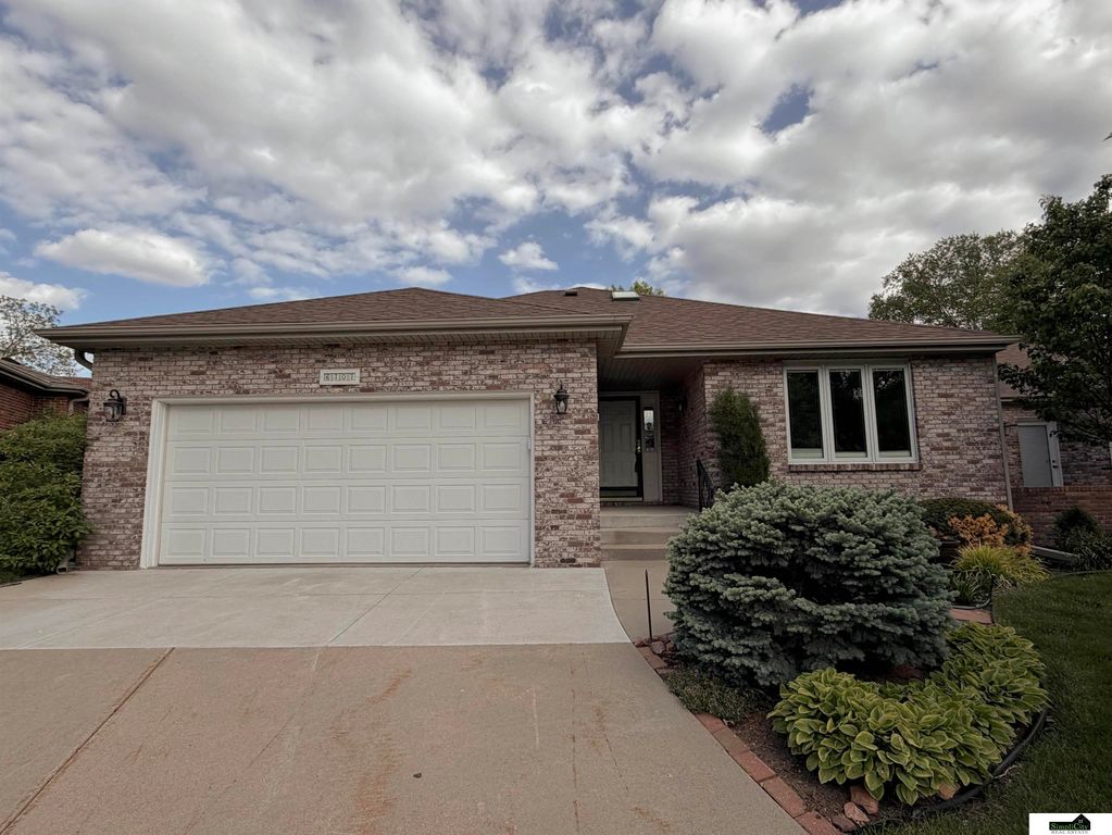 6707 Flint Ridge Road, Lincoln, NE 68506