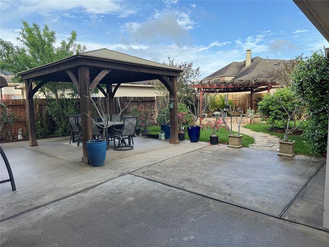 2311 Echo Harbor Drive, Pearland, TX 77584