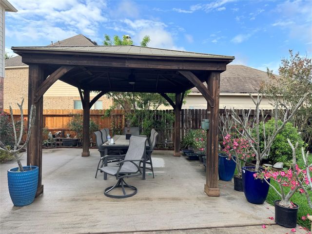 2311 Echo Harbor Drive, Pearland, TX 77584