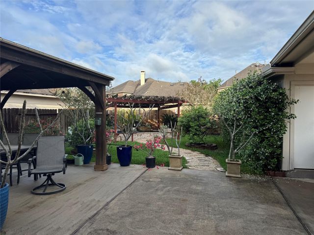 2311 Echo Harbor Drive, Pearland, TX 77584