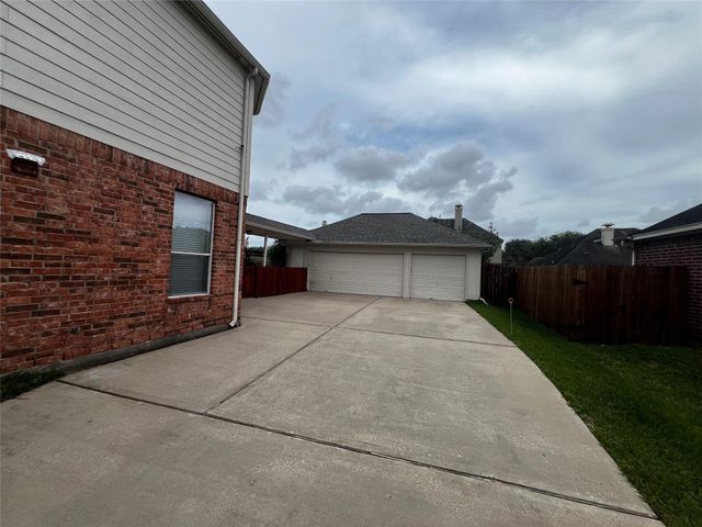 2311 Echo Harbor Drive, Pearland, TX 77584