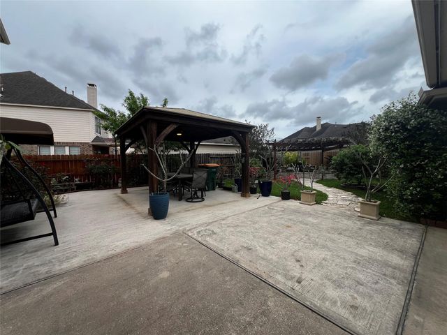 2311 Echo Harbor Drive, Pearland, TX 77584