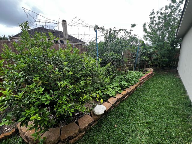 2311 Echo Harbor Drive, Pearland, TX 77584