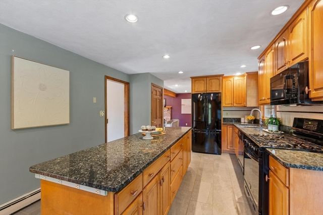 19 Villanova Dr, Westford, MA 01886