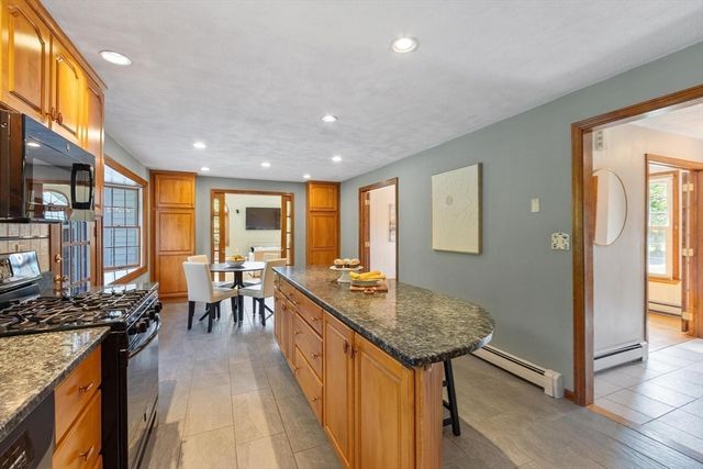 19 Villanova Dr, Westford, MA 01886
