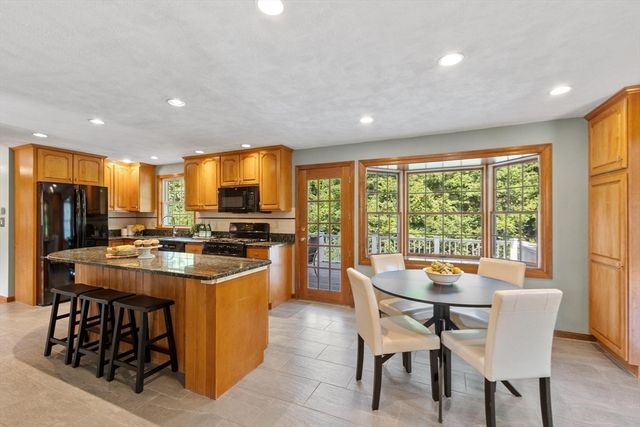 19 Villanova Dr, Westford, MA 01886