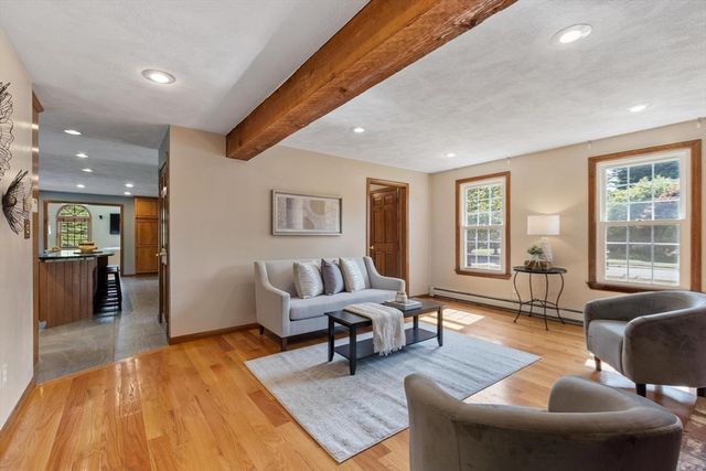 19 Villanova Dr, Westford, MA 01886