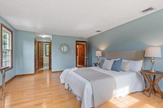 19 Villanova Dr, Westford, MA 01886