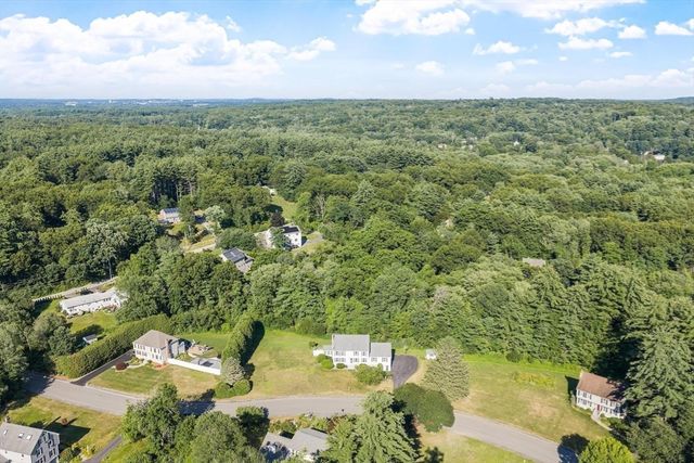 19 Villanova Dr, Westford, MA 01886
