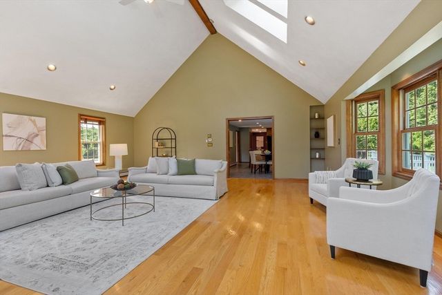 19 Villanova Dr, Westford, MA 01886