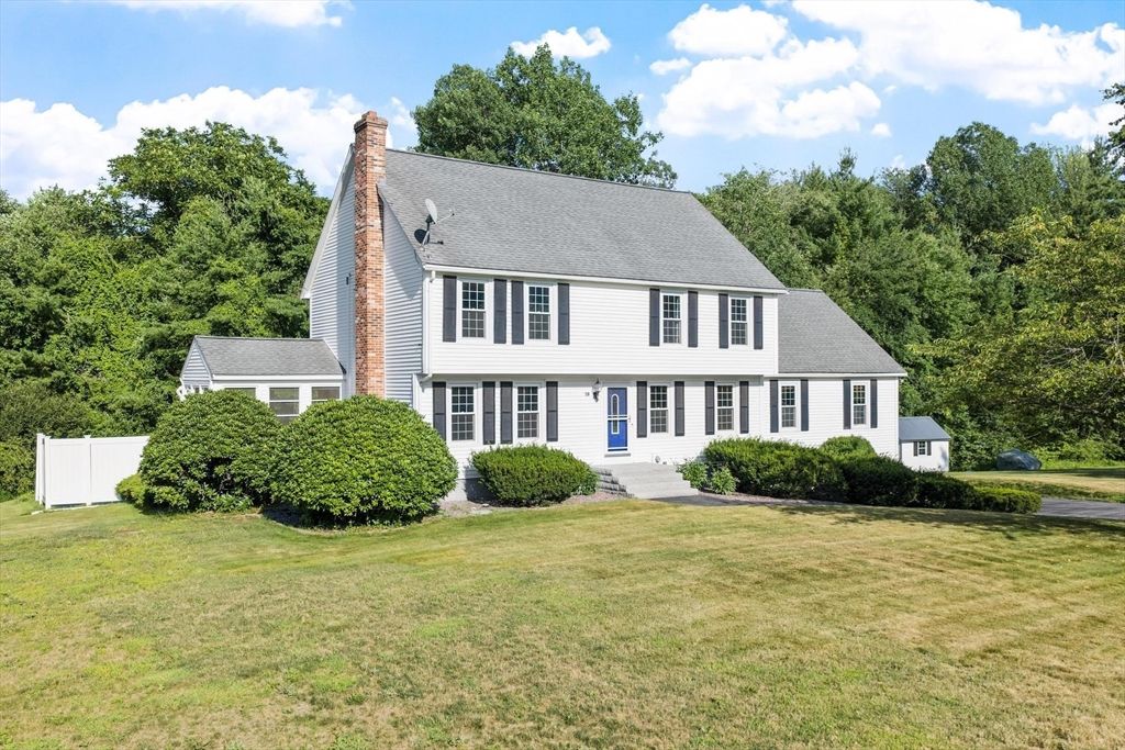19 Villanova Dr, Westford, MA 01886