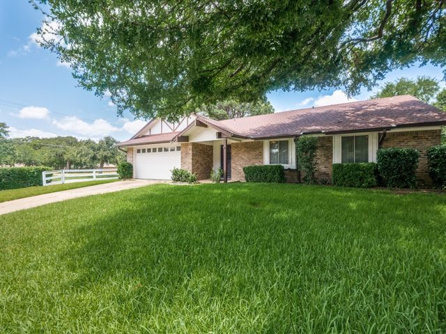 1001 Aspen Lane, Mansfield, TX 76063