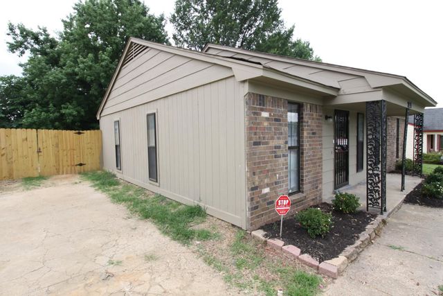 2831 GRUBER DR, Memphis, TN 38127