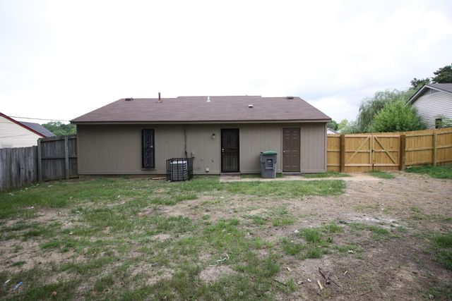 2831 GRUBER DR, Memphis, TN 38127