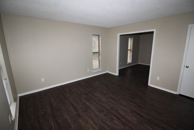 2831 GRUBER DR, Memphis, TN 38127