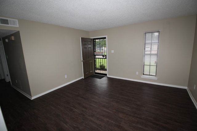 2831 GRUBER DR, Memphis, TN 38127