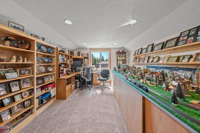 16780 Sun Country Drive, Bend, OR 97707