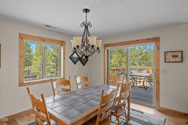 16780 Sun Country Drive, Bend, OR 97707