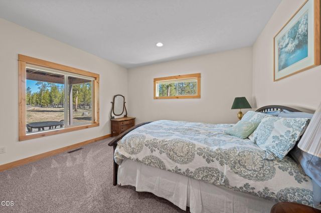 16780 Sun Country Drive, Bend, OR 97707