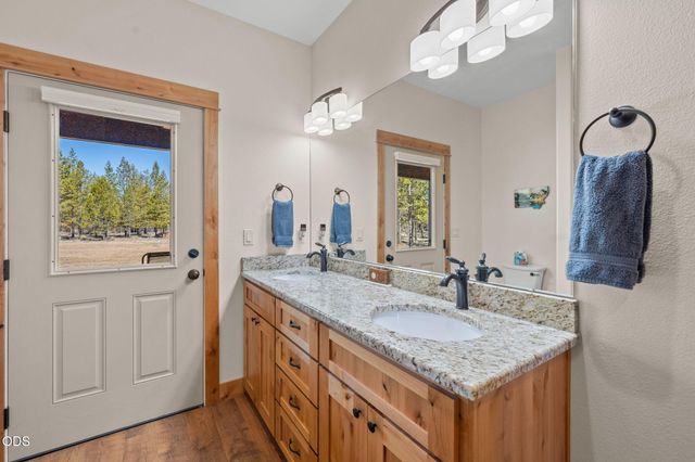 16780 Sun Country Drive, Bend, OR 97707