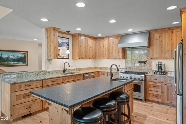 16780 Sun Country Drive, Bend, OR 97707