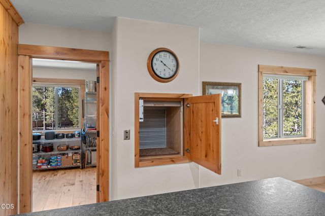 16780 Sun Country Drive, Bend, OR 97707