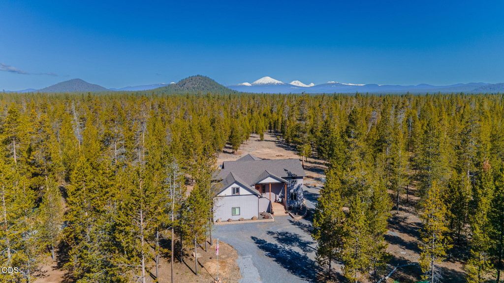 16780 Sun Country Drive, Bend, OR 97707