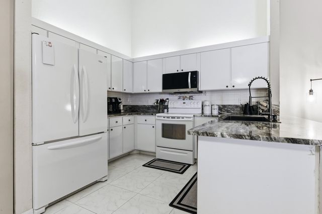 4353 Woodstock Drive N B, West Palm Beach, FL 33409
