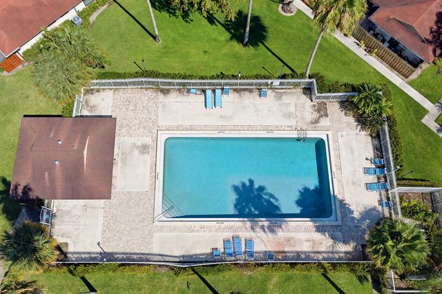 4353 Woodstock Drive N B, West Palm Beach, FL 33409