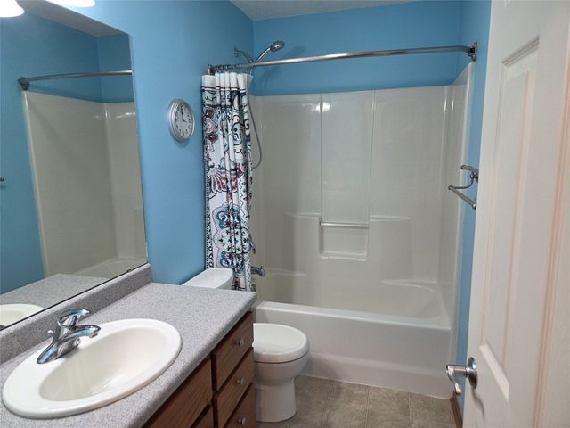 2013 Country Club Road, Indianola, IA 50125