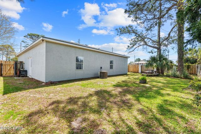 897 N Beach Way, Panama City, FL 32407