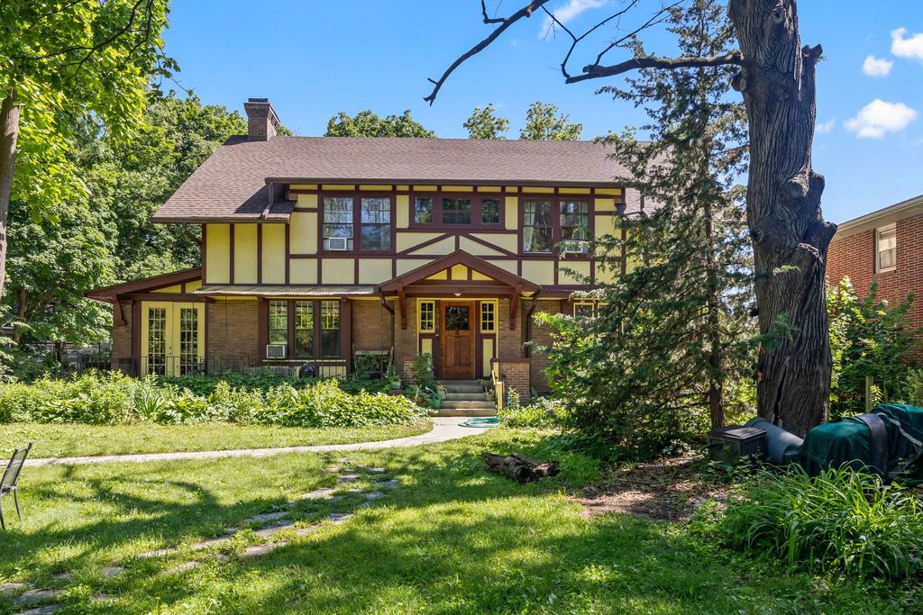 2920 Kingman Boulevard, Des Moines, IA 50311