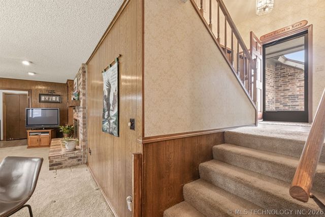 112 E 12th Street, Sand Springs, OK 74063